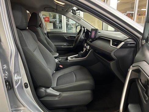 Used 2021 Toyota RAV4 LE image 19