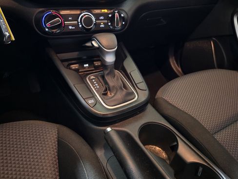 Used 2023 Kia Soul LX w/ LX Technology Package image 19