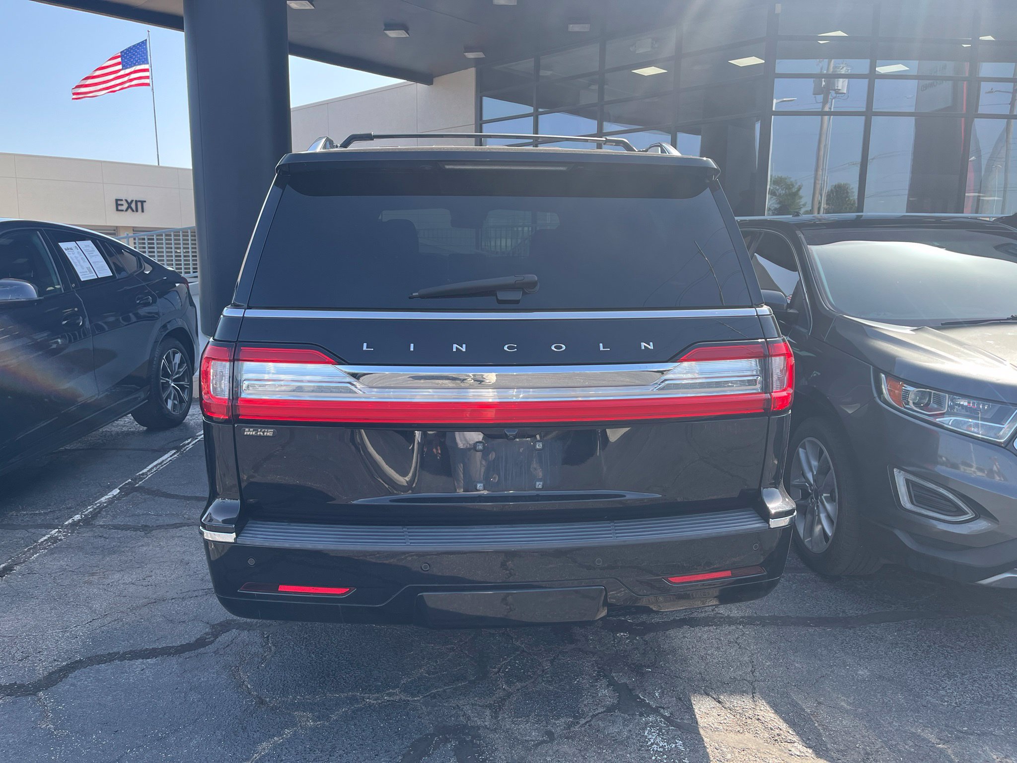 Used 2020 Lincoln Navigator L Reserve w/ Equipment Group 208A Reserve AWD/4WD image 3
