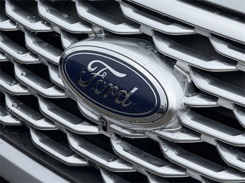 Certified 2022 Ford Explorer Platinum w/ Equipment Group 601A image 27