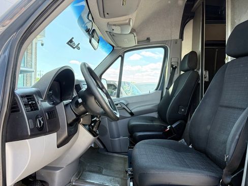 Used 2018 Mercedes-Benz Sprinter 2500 image 14