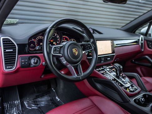 Certified 2023 Porsche Cayenne image 4