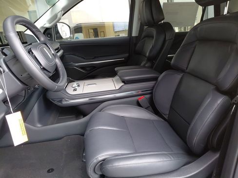 New 2026 Lincoln Navigator L Premier image 39