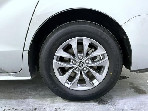 Used 2024 Toyota Sienna XLE image 23