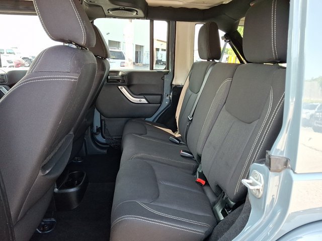 Used 2014 Jeep Wrangler Unlimited Sahara w/ Dual Top Group AWD/4WD image 14