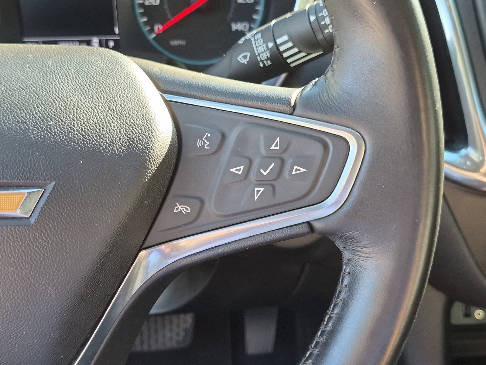 Used 2018 Chevrolet Equinox LT AWD/4WD image 17