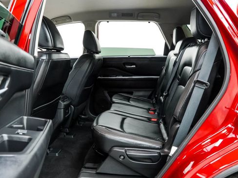 Used 2023 Nissan Pathfinder SL AWD/4WD image 18