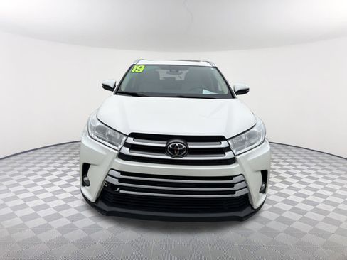 Used 2019 Toyota Highlander XLE image 16