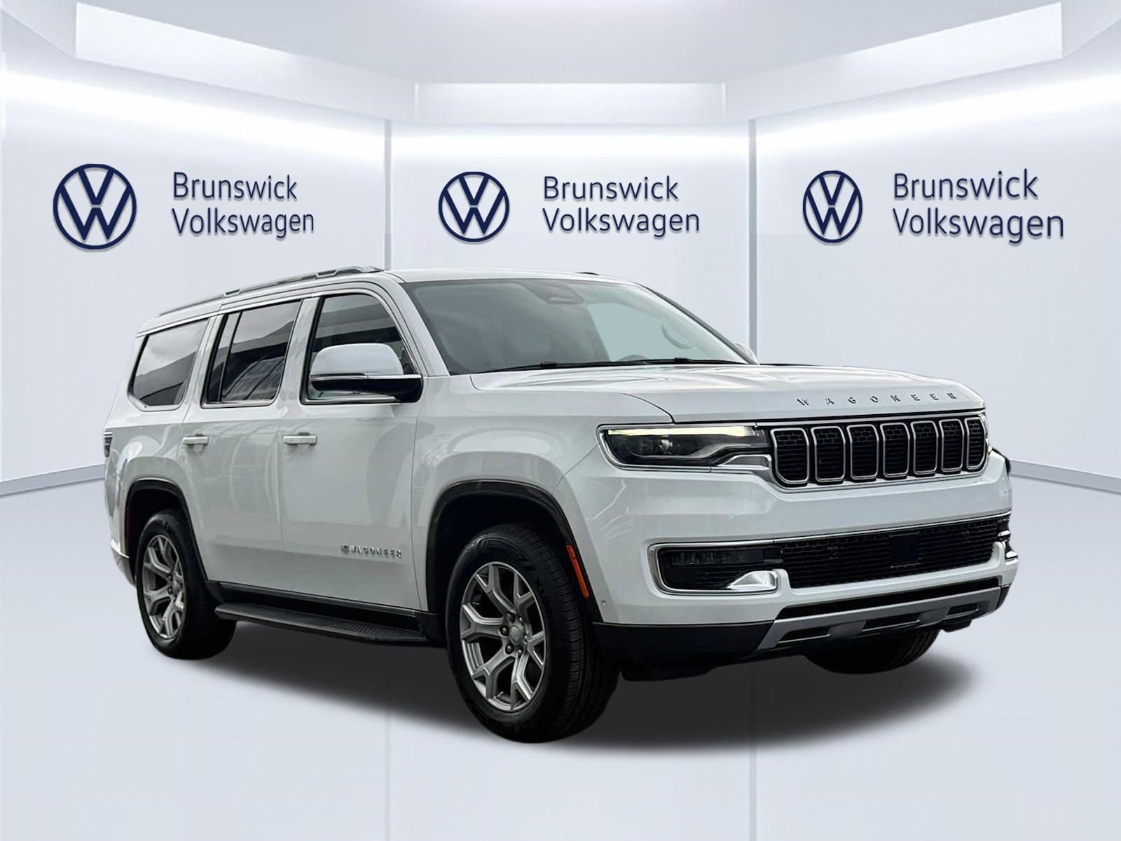 Used 2022 Jeep Wagoneer Series II AWD/4WD image 3