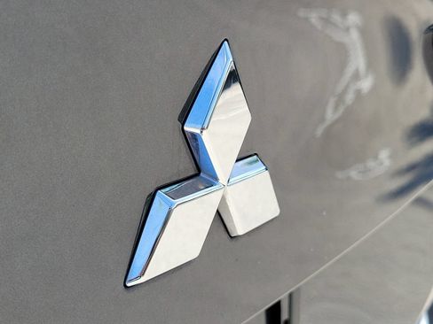 Used 2024 Mitsubishi Outlander SE FWD image 11