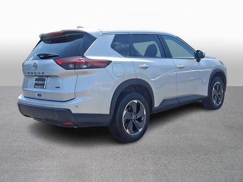 Used 2025 Nissan Rogue SV AWD/4WD image 4