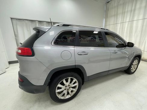 Used 2017 Jeep Cherokee Limited AWD/4WD image 5