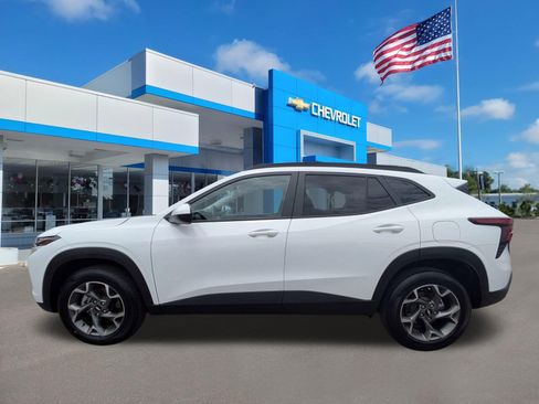 Used 2025 Chevrolet Trax LT w/ Driver Confidence Package FWD image 6