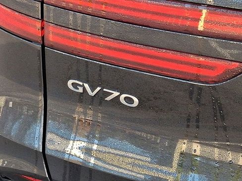 Used 2025 Genesis GV70 2.5T Advanced w/ Advanced Package image 24