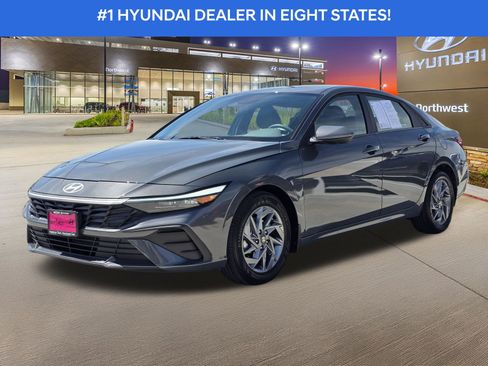 Used 2024 Hyundai Elantra SEL image 2