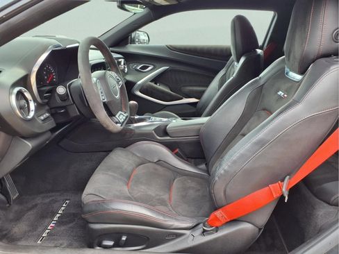Used 2019 Chevrolet Camaro ZL1 RWD image 13