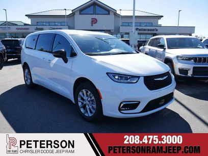 New 2026 Chrysler Pacifica Select