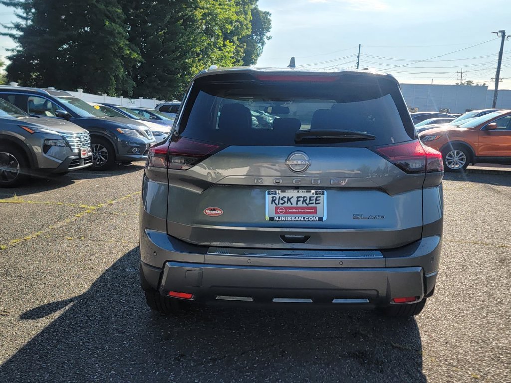 Used 2024 Nissan Rogue SL w/ SL Premium Package AWD/4WD image 8