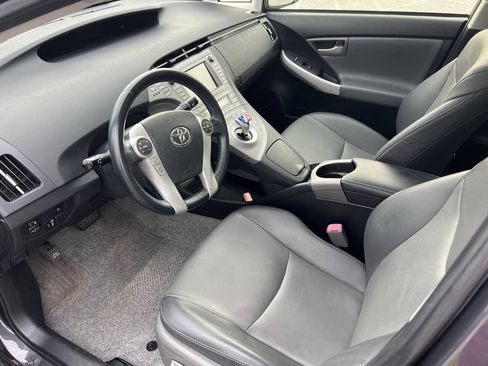 Used 2013 Toyota Prius Four w/ Deluxe Solar Roof Pkg FWD image 8