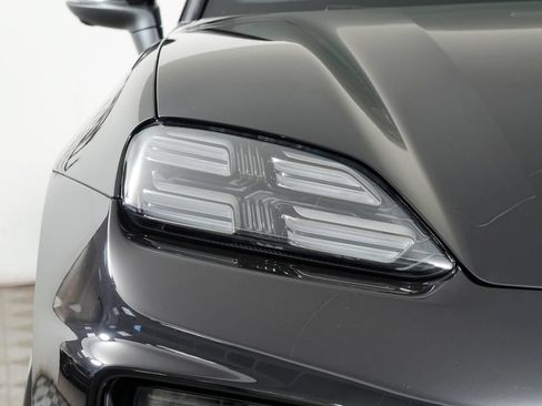 Certified 2025 Porsche Macan 4 Electric w/ Premium Package AWD/4WD image 11