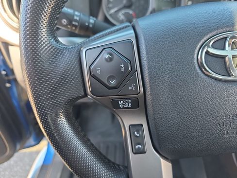 Used 2016 Toyota Tacoma Limited image 17
