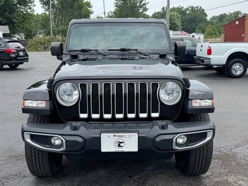 Used 2018 Jeep Wrangler Unlimited Sahara w/ Dual Top Group AWD/4WD image 3