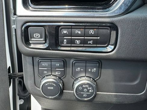Used 2025 GMC Yukon Denali AWD/4WD image 20