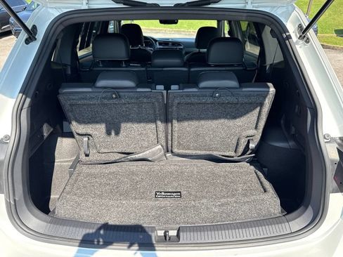 Certified 2023 Volkswagen Tiguan SE R-Line FWD image 27