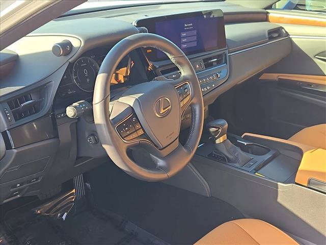 Used 2025 Lexus ES 350 w/ Premium Package FWD image 9