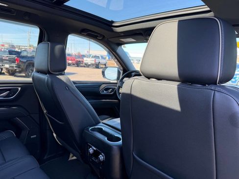 Used 2023 GMC Yukon SLT w/ SLT Luxury Package AWD/4WD image 47