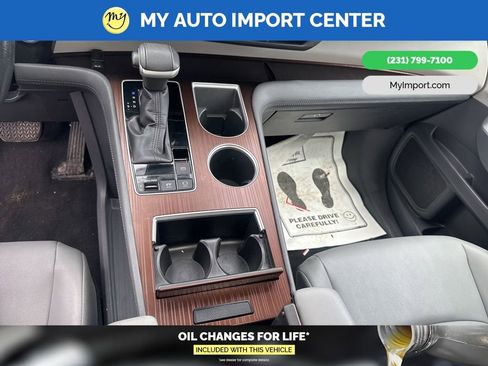 Used 2023 Toyota Sienna XLE AWD/4WD image 22