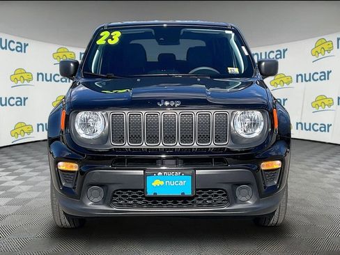 Used 2023 Jeep Renegade Latitude AWD/4WD image 2