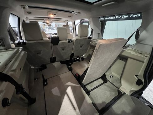Used 2016 Land Rover LR4 HSE image 47
