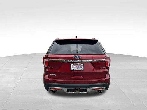 Used 2017 Ford Explorer XLT w/ Equipment Group 202A AWD/4WD image 5