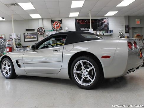 Used 2000 Chevrolet Corvette Convertible w/ Performance Handling Pkg RWD image 6