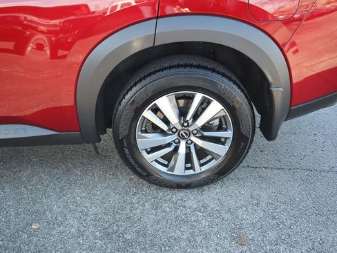 Used 2024 Nissan Pathfinder SL image 9