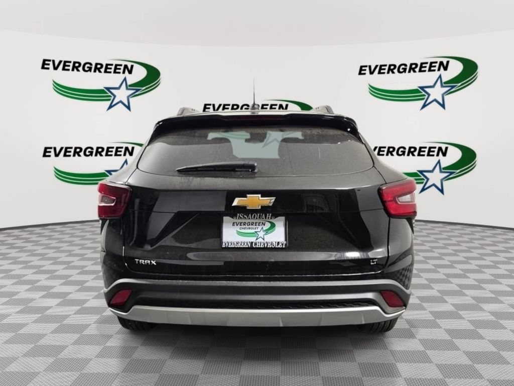 Used 2026 Chevrolet Trax LT w/ LT Convenience Package FWD image 4
