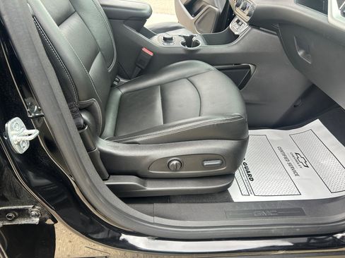 Used 2024 GMC Terrain SLT image 38