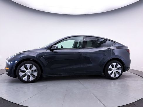 Used 2024 Tesla Model Y Long Range AWD/4WD image 36