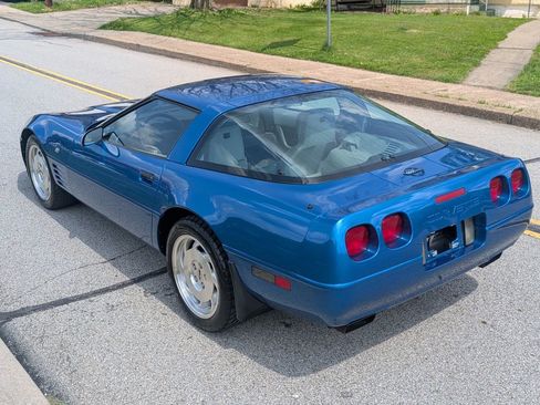 Used 1993 Chevrolet Corvette Coupe RWD image 19