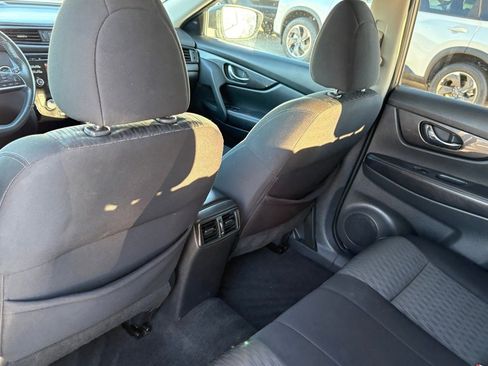 Used 2017 Nissan Rogue SV image 33