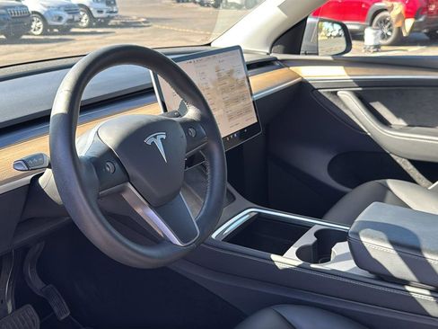 Used 2022 Tesla Model Y Long Range image 16