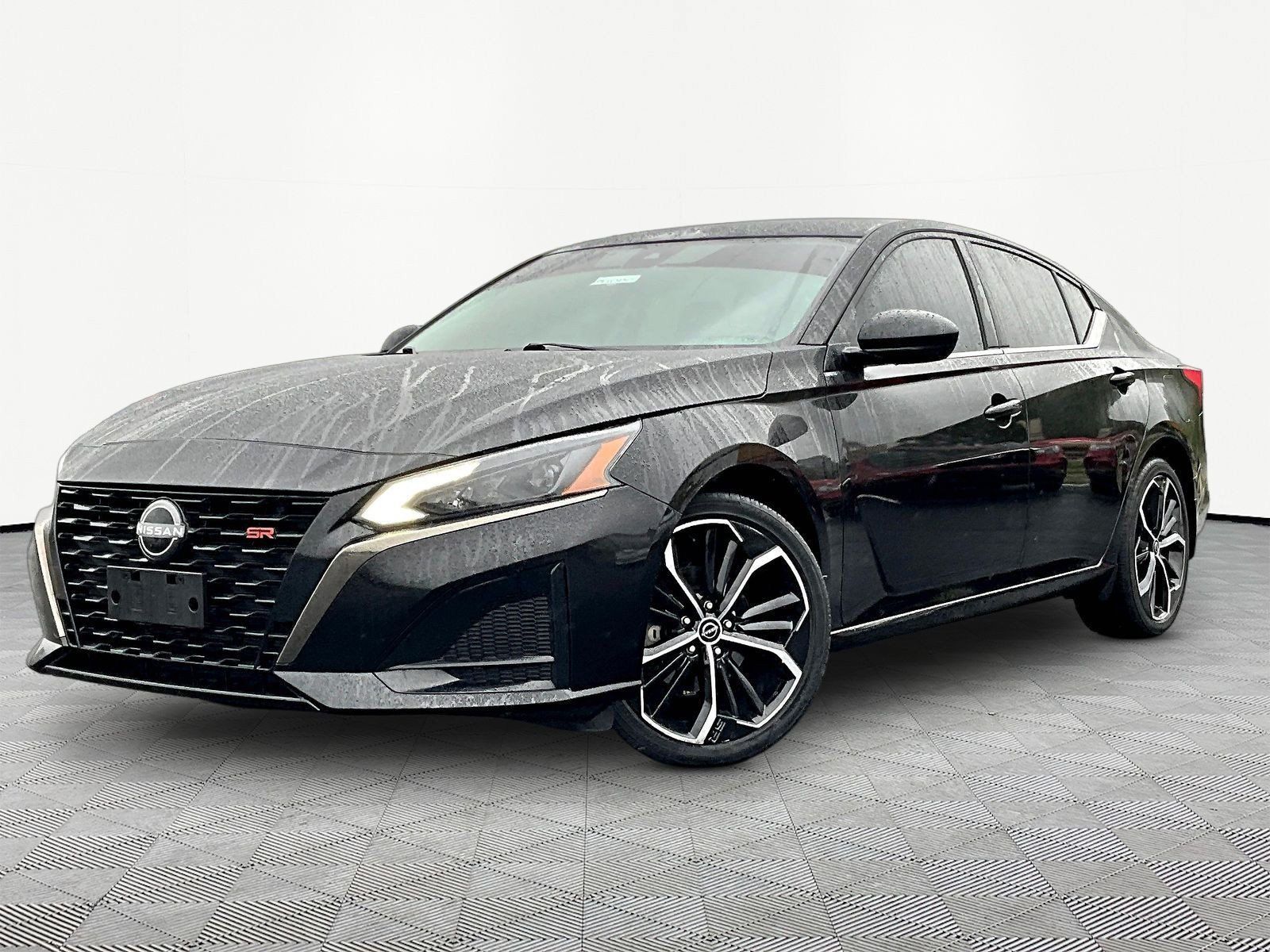 Used 2023 Nissan Altima 2.5 SR AWD/4WD image 1