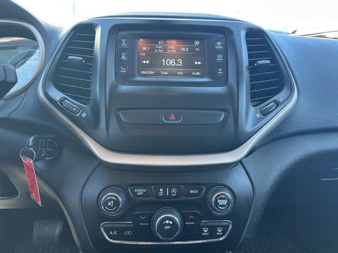 Used 2017 Jeep Cherokee Latitude w/ True North Edition AWD/4WD image 23