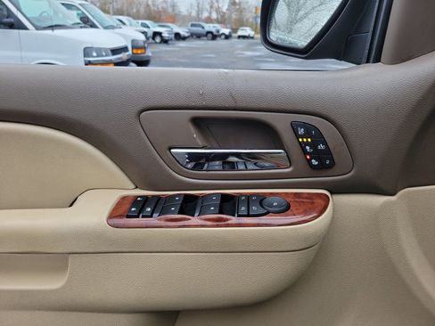 Used 2013 Chevrolet Avalanche LTZ image 17