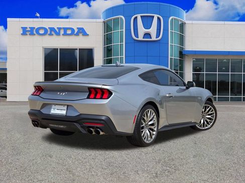 Used 2025 Ford Mustang GT Premium RWD image 3