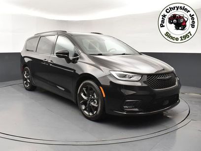 Used 2024 Chrysler Pacifica Limited w/ S Appearance Package