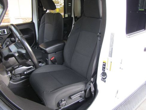 Used 2022 Jeep Gladiator Sport AWD/4WD image 15