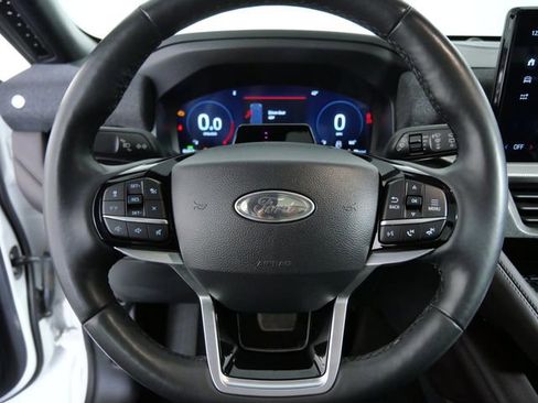 Used 2025 Ford Explorer Platinum w/ Ultimate Package AWD/4WD image 22