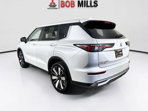 Used 2025 Mitsubishi Outlander SE FWD image 5